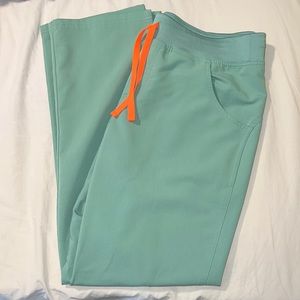 Figs Medium Women's Jade Casma™ - Three-Pocket Scrub Top and Kade Cargo scrubs